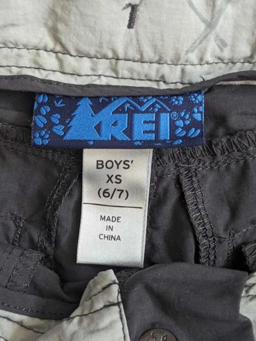 AUTHENTIC REI GRAY BOYS Cargo Shorts SIZE BOYS 6/7